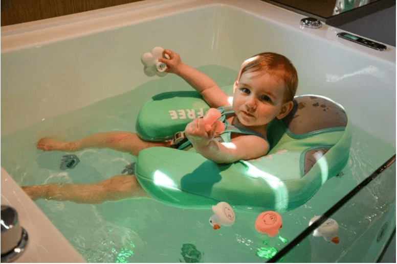 Bouée bébé sécurisée pour piscine – Design ergonomique avec poignées antidérapantes. Idéale pour l’éveil aquatique des tout-petits en toute sécurité.