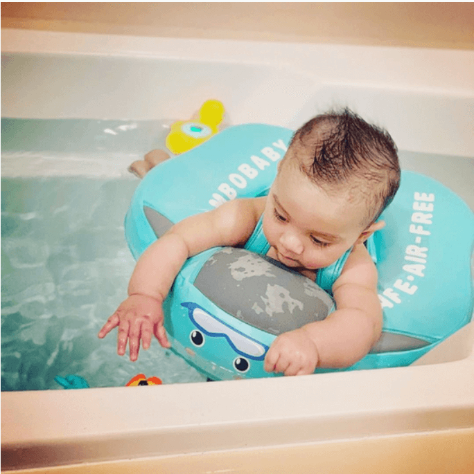 Bouée bébé sécurisée pour piscine – Design ergonomique avec poignées antidérapantes. Idéale pour l’éveil aquatique des tout-petits en toute sécurité.